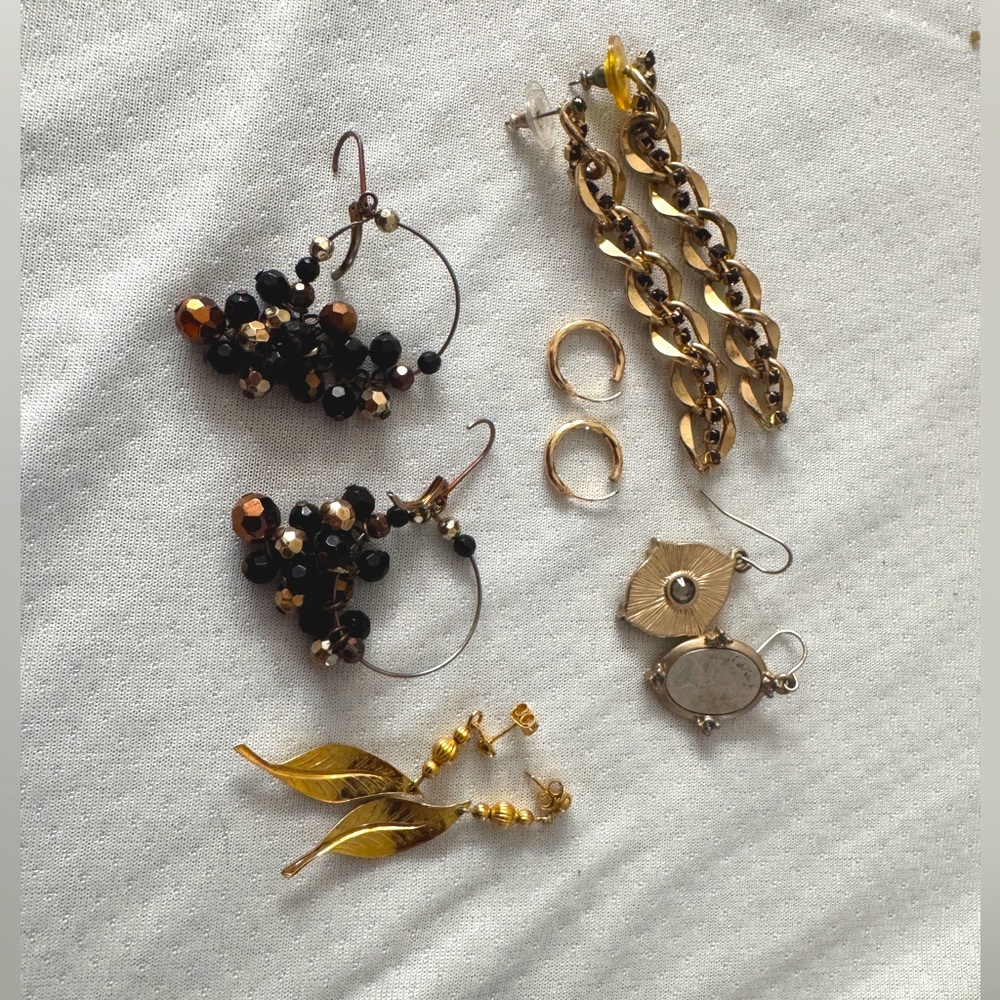 Bargain time -  Gold and Black pierced earrings mixed Set